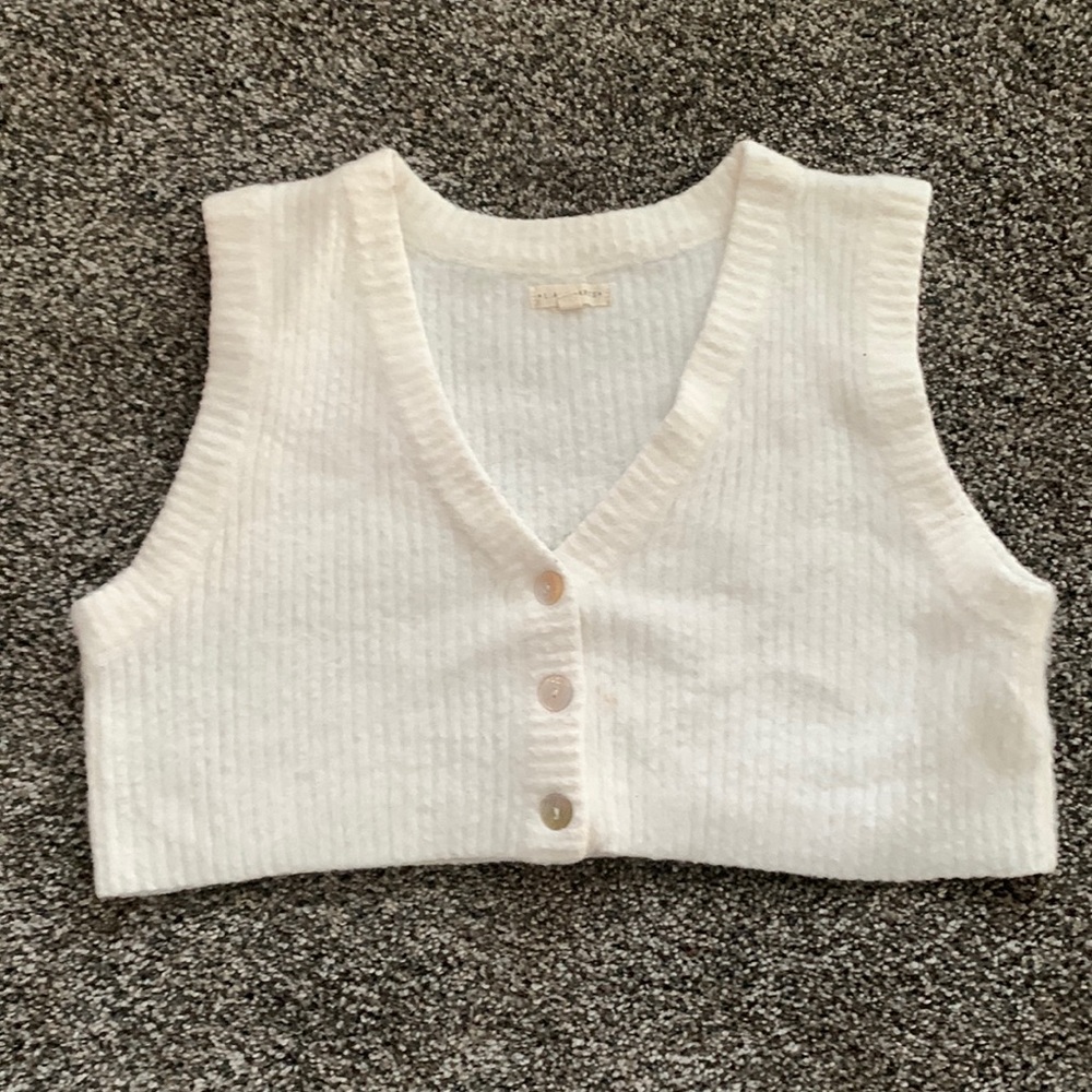 La hearts cropped fuzzy vest